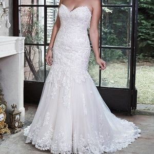 New Maggie Soterro Wedding dress